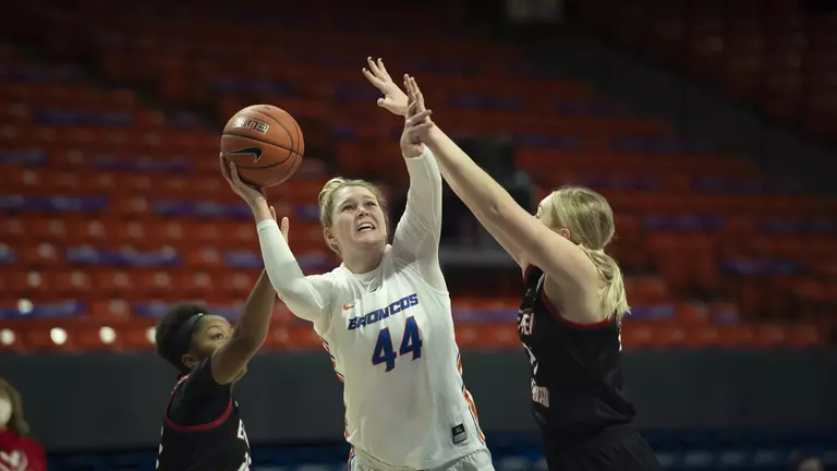 Broncos Roll Past Eagles