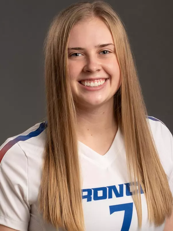 2020 Headshot of Elena Howe