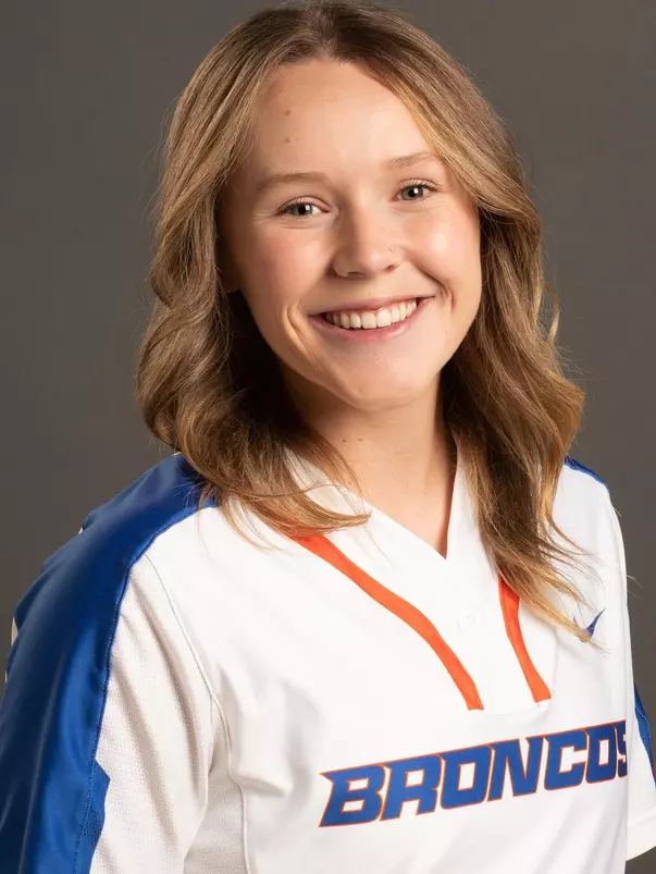 2021 Headshot of Ashlyn Adams