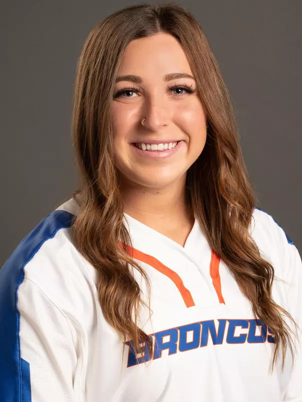 2021 Headshot of Serena Huchingson