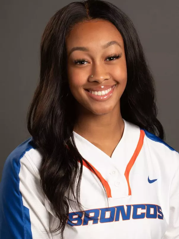 2021 Headshot of India Kelly