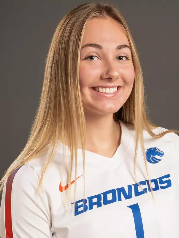 2020 Headshot of Lauren Ohlinger