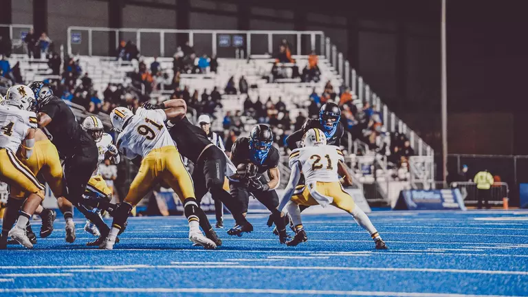 Boise State Slugs Its Way Past Wyoming, Earns 23-13 Win