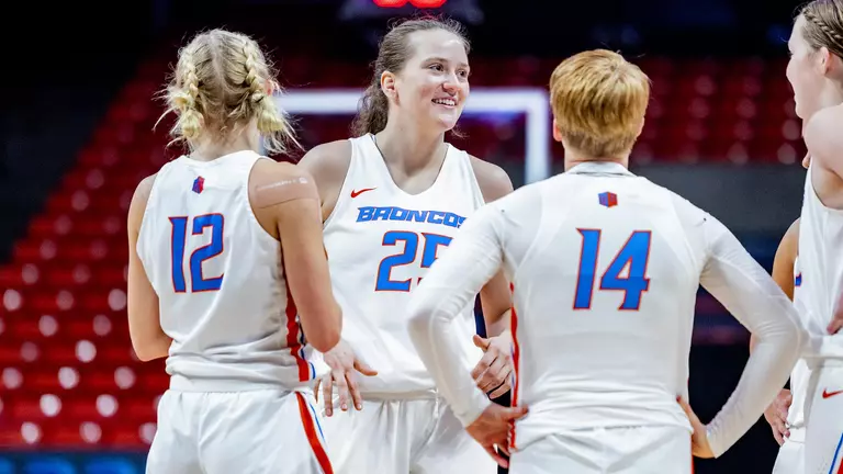 Broncos Host The Beach to Tip Off 2021-22 Season