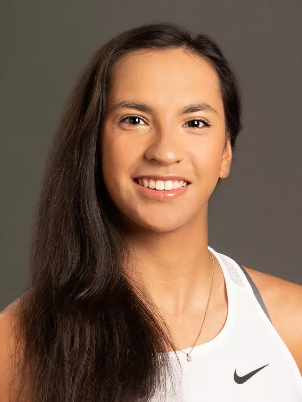 2022 Headshot of Yasmin Tan
