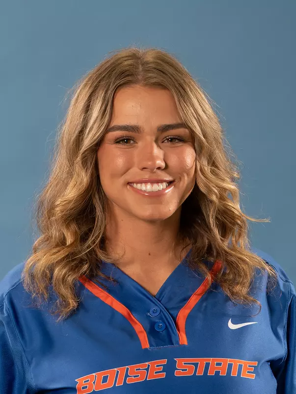 2022 Headshot of Kelsey Hall