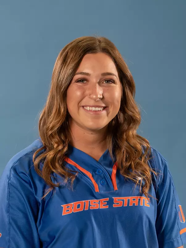 2022 Headshot of Serena Huchingson