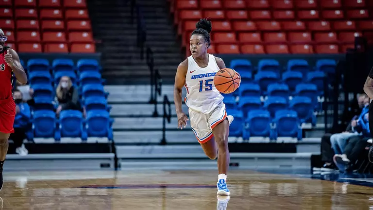 Broncos Lose Close Game to Lobos