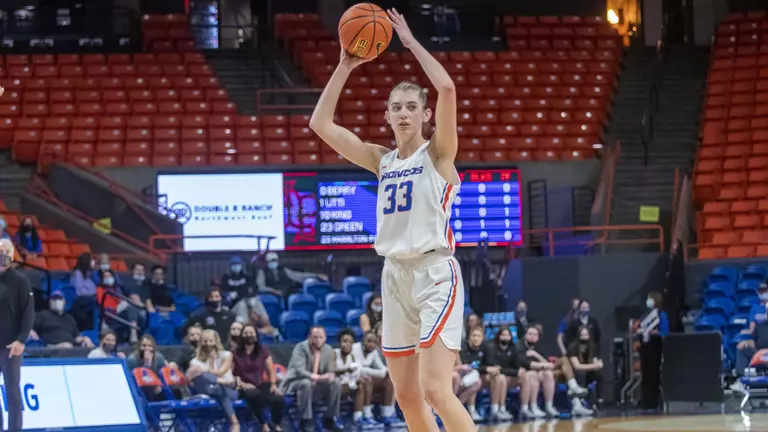 Broncos Entertain Lobos in New Year's Eve Clash