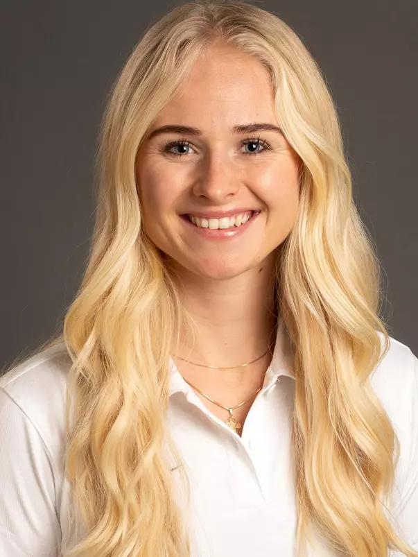 2020-21 Headshot of Vanessa Timm