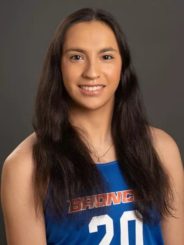 2021 Headshot of Yasmin Tan