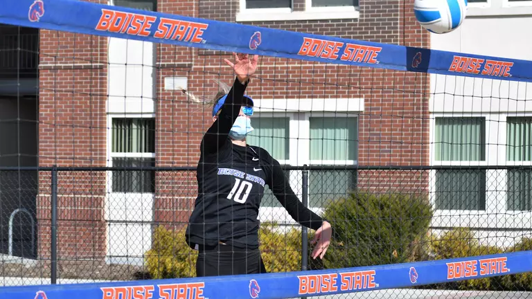 Boise State Splits on Friday