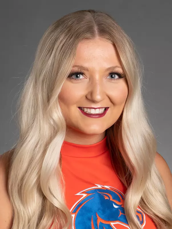 2021-22 Headshot of Lexi Almeido