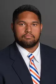 2021 Headshot of Riden Leong