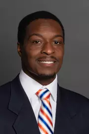 2021 Headshot of CT Thomas