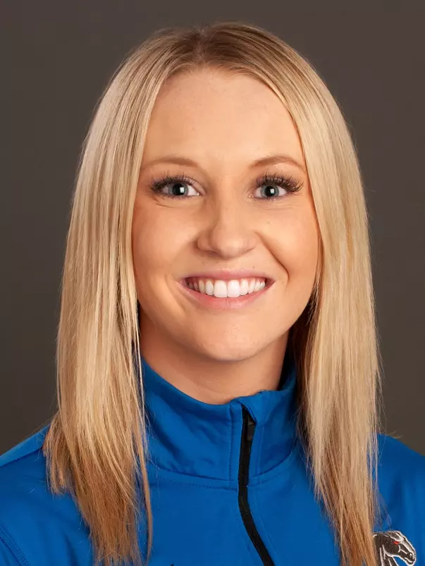 2021 Headshot of Hayley Peterson