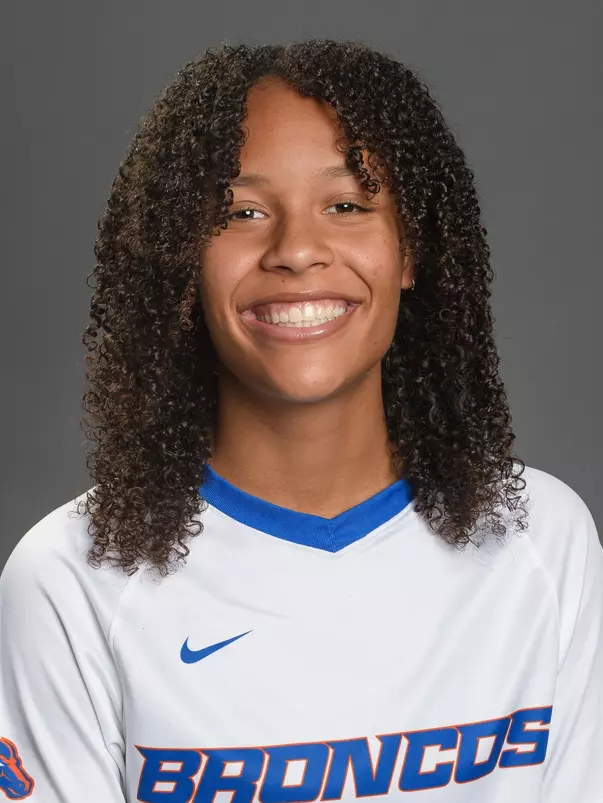 2021 Headshot of Michaela Justiniani