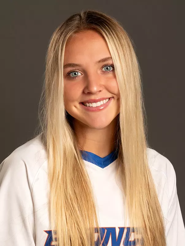 2021 Headshot of Carly Cross