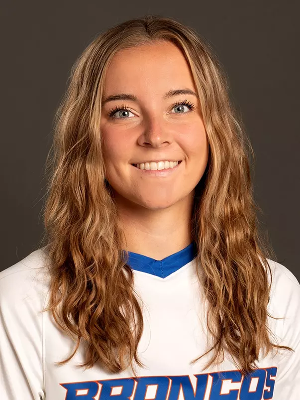 2021 Headshot of Haley Apple