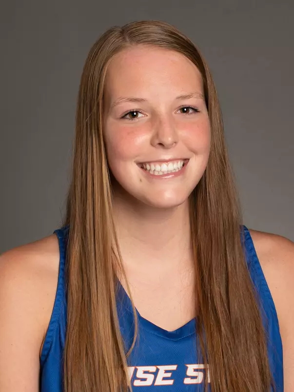 2021-22 Headshot of Trista Hull