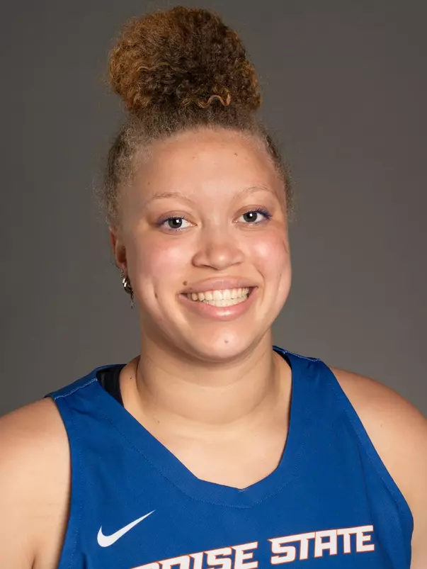2021-22 Headshot of Sydney McQuietor