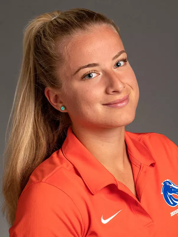 2021-22 Headshot of Pauline Ernstberger