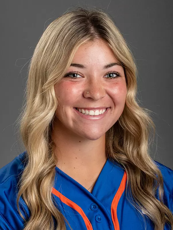 2023 Headshot of Abby Edwards