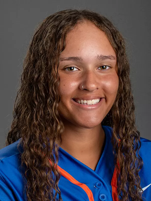 2023 Headshot of Sydney Groves