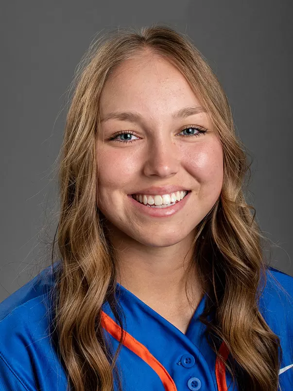 2023 Headshot of Amber Thornton