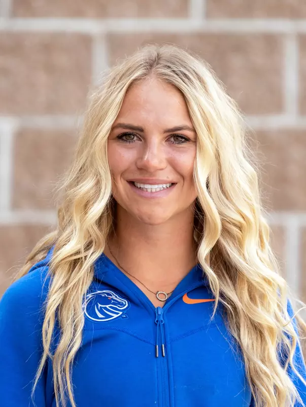 2022 Headshot of Oakley Olson