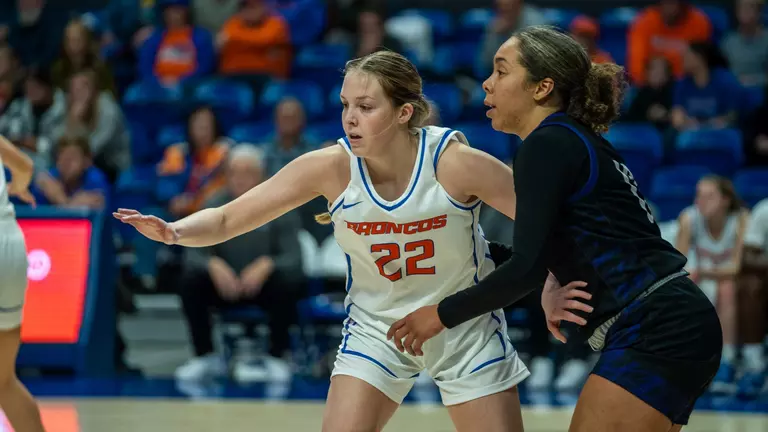 Strong Second-Half Defense Propels Broncos Past Wildcats