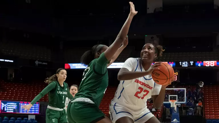 Lalotte Leads Broncos Past Vikings