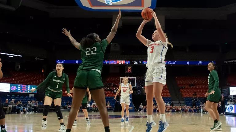 Broncos Fall to Bison in First Game of Nugget Classic