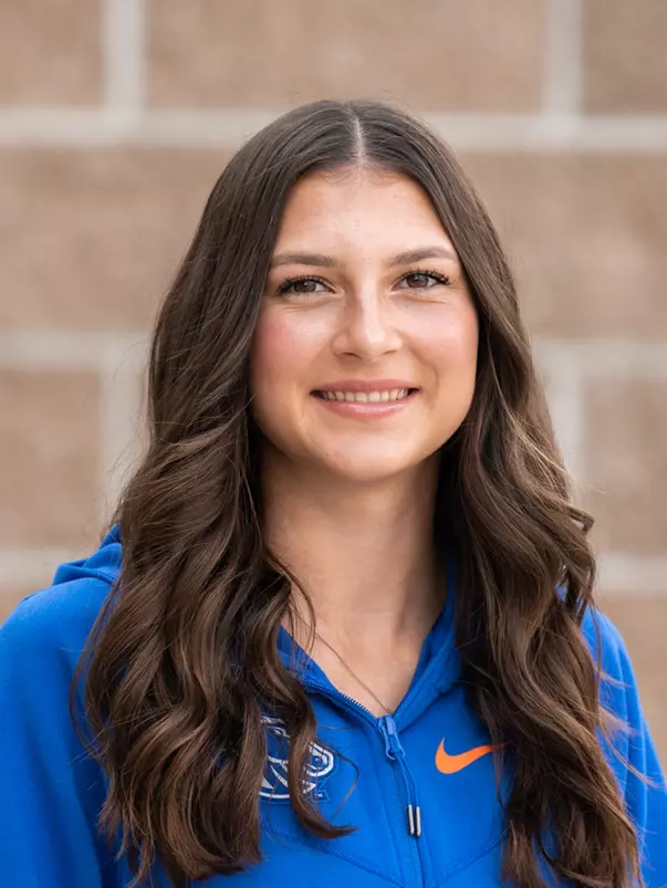 2022-23 Headshot of Isabella Ales