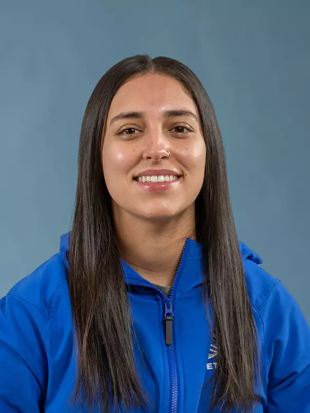 2022 Headshot of Emily Lynch