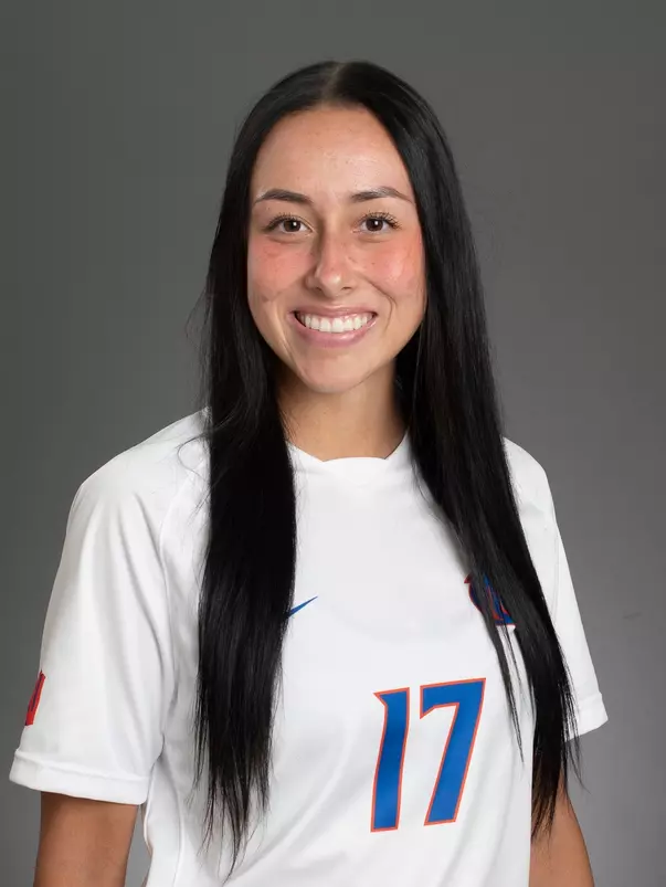 2022 Headshot of Nadia Kincaid