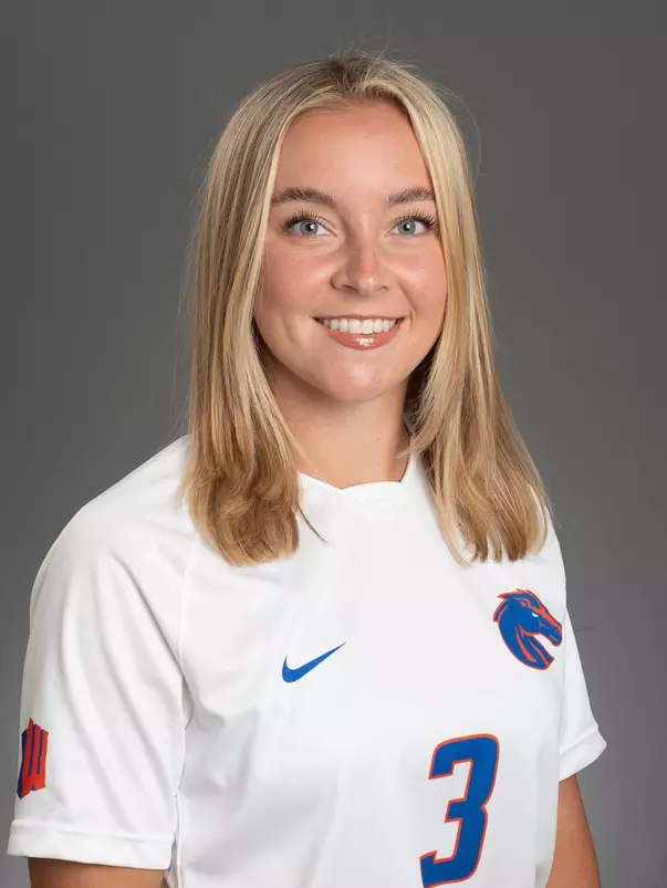 2022 Headshot of Haley Apple