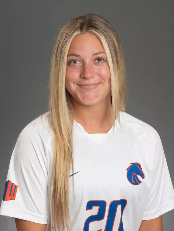 2022 Headshot of Abby Bivens