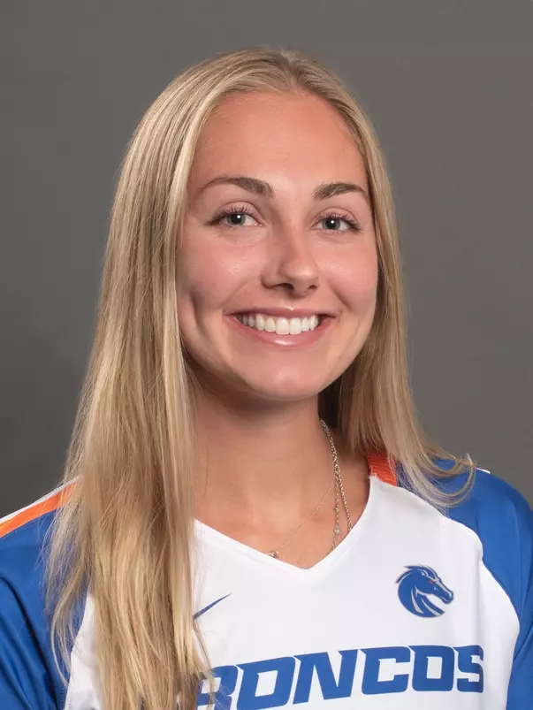 2022 Headshot of Lauren Ohlinger