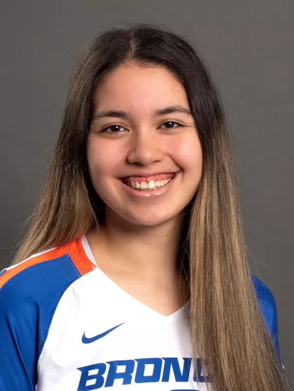 2022 Headshot of Kayly Pau