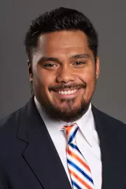 2022 Headshot of Zeke Noa