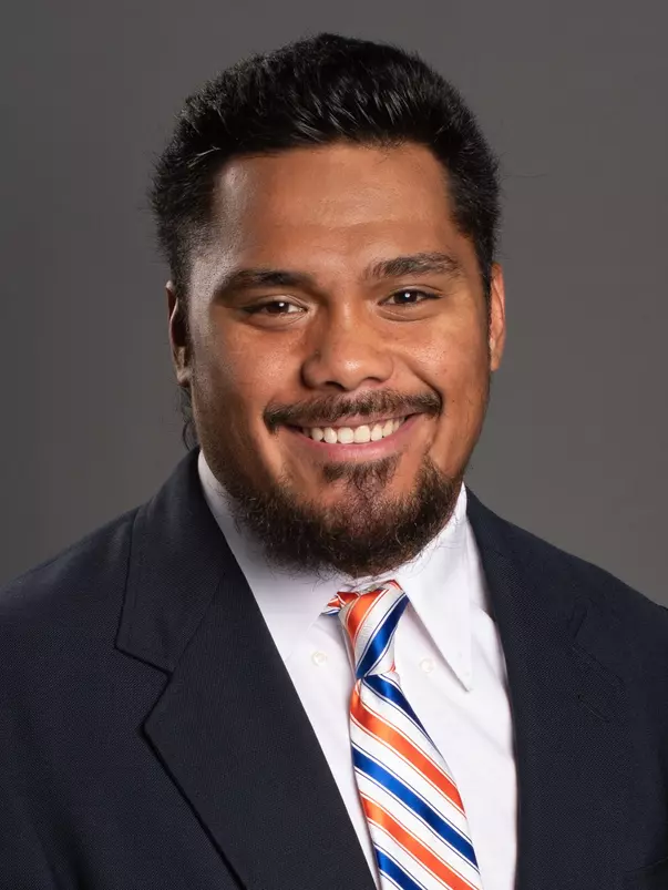2022 Headshot of Zeke Noa