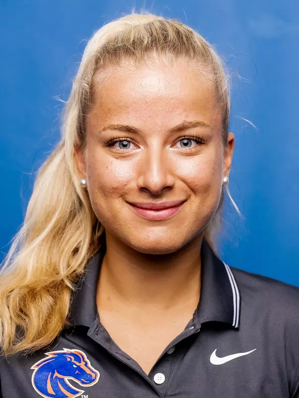 2022-23 Headshot of Pauline Ernstberger