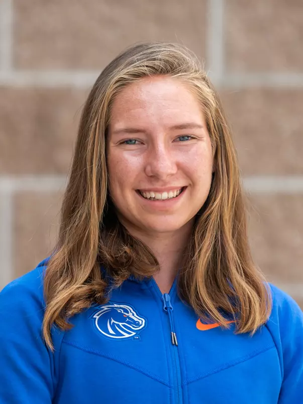 2022 Headshot of Lauren Larson