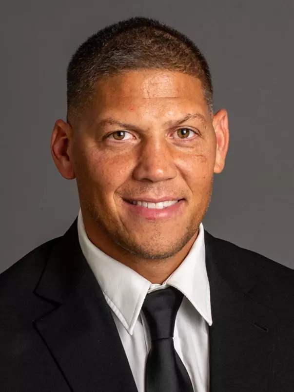 2022-23 Headshot of Roberto Bergensen