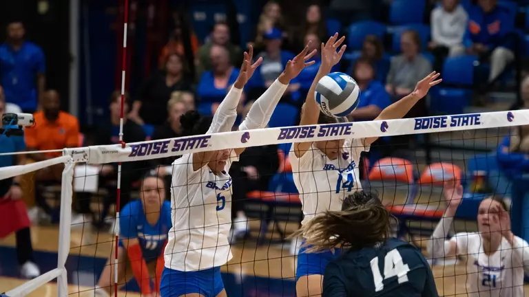 Boise State Rally Comes Up Short in Four-Set Loss to Utah State