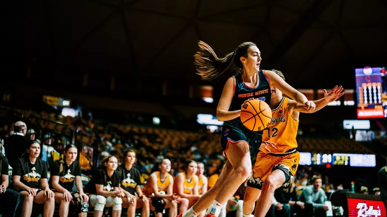 Broncos Drop Road Contest to Wyoming