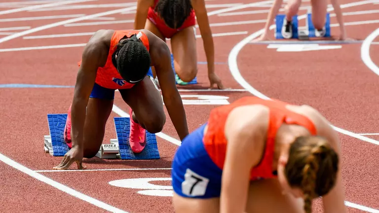 Broncos Head to Oregon to Close Out the Regular Season