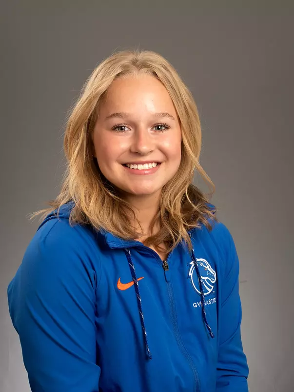 Headshot of Julia Kryzwanski.