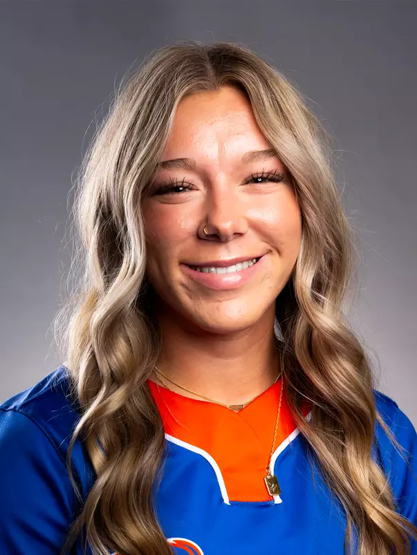 Olivia Bauer portrait 2025